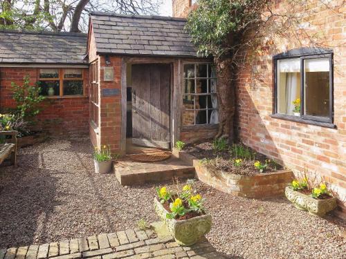 Boraston House | Experience The Coach House: 4-Star Family-Friendly Stay