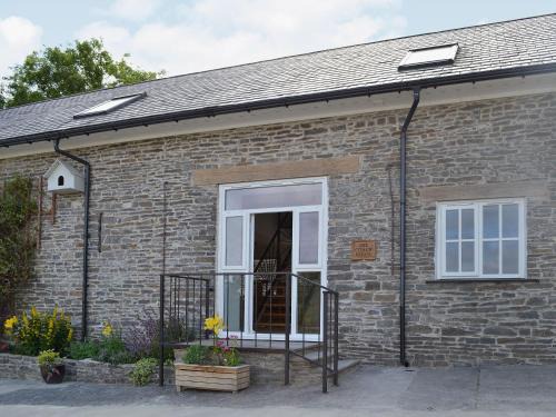 Aberaeron House | Discover The Coach House - Or4: Pet-Friendly Retreat Rated 9.8