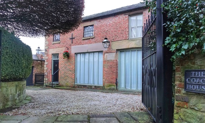 Wirksworth Cottage | Pet-Friendly Retreat at The Coach House with Garden Access
