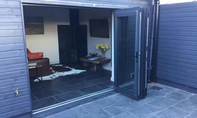 Pontcanna Apartment | Discover The Coach House - Pontcanna with Perfect Reviews