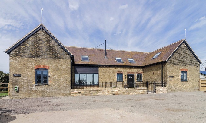 Sandwich Cottage | Ideal 4 Bedroom Stay with Ocean Views in Sandwich Bay