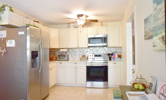 Disston Heights House | Guest Rated 9.8: The Coastal Cottage with Spa & Breakfast