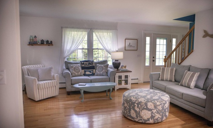 Pemaquid Beach House | Beachside Haven: The Coastal Cottage on Pemaquid Beach