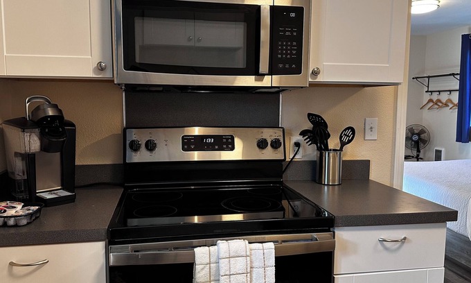 Long Beach Hotel | Coastal Inn and Suites: Family-Friendly with Spa Amenities