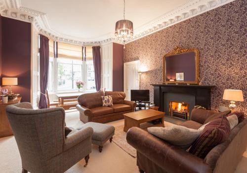 Haymarket Apartment | Coates Gardens Residence: Family-Friendly Retreat Awaits