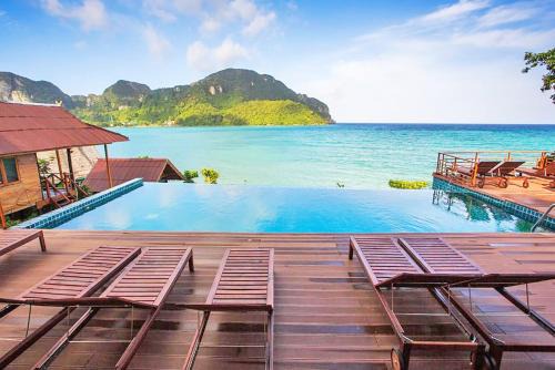 Ko Phi Phi Hotel | Experience The Cobble Beach with Pool & Family-Friendly Perks