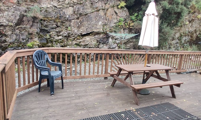 Tarbet Cottage | Cozy Cobbler Cottage: Family & Pet-Friendly Getaway
