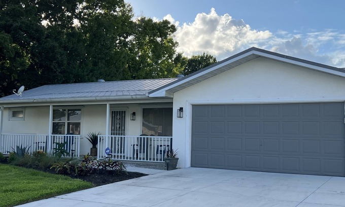 Fruitville House | Top-Rated Coconut House in Sarasota: Family & Pet Friendly