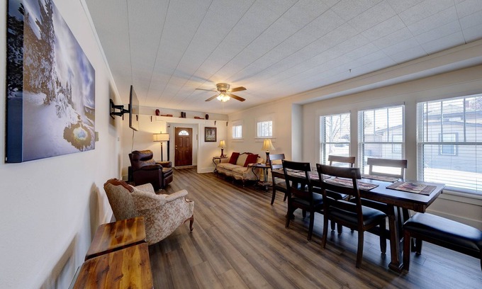 Ranchester House | Discover The Coffeen Vintage Cozy Getaway – Rated 9.2/10!