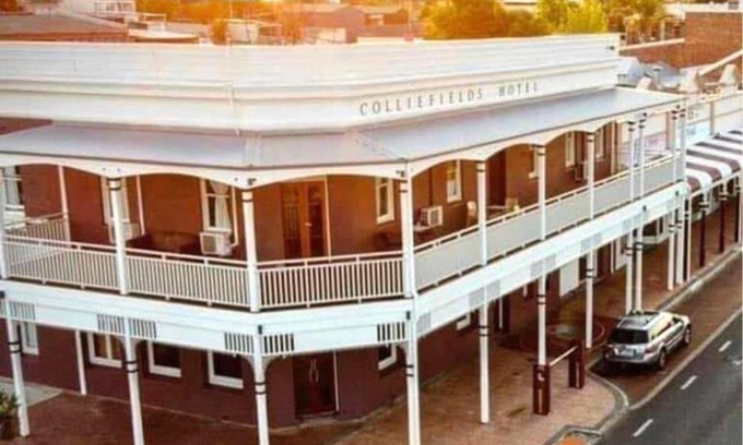 Collie Hotel | Discover The Colliefields: Pet-Friendly Retreat with Breakfast