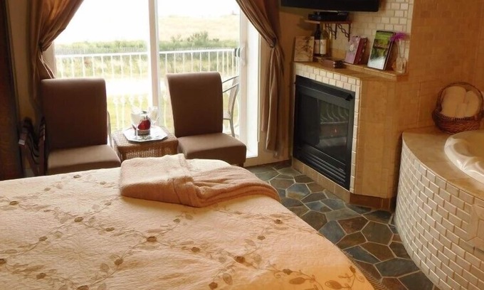 Ocean Shores House | Experience The Collins Inn: Adults Only Seaside Retreat