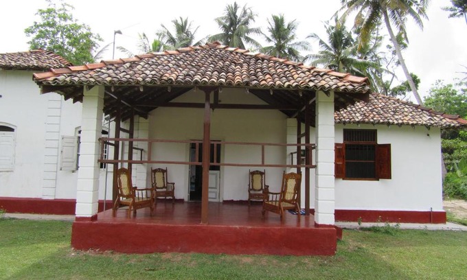 Midigama House | Colonial Villa: Ocean Views & Perfect 10 Guest Rating!