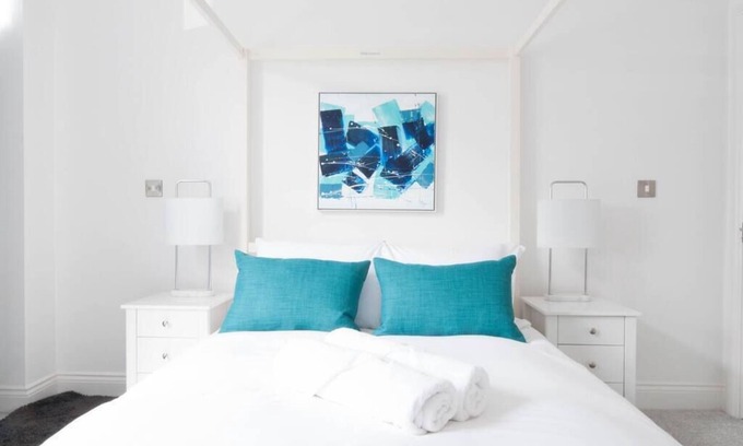 Burton on Trent House | Guest Rated: The Comet with 5 Beds & Family-Friendly Amenities