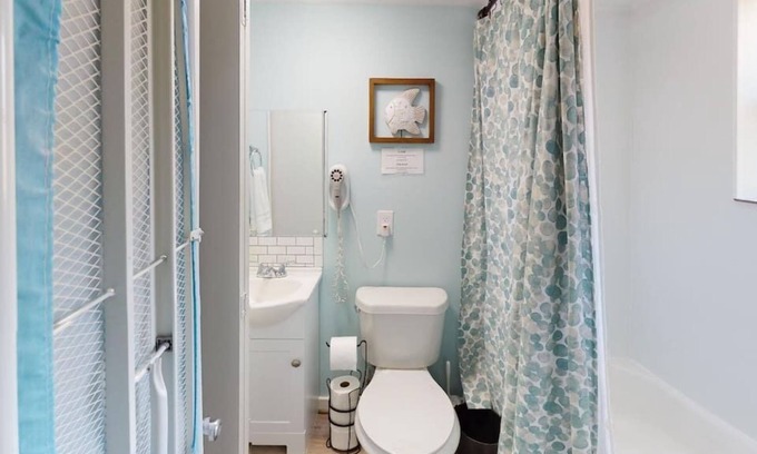 Baytown Apartment | The Comfi Coral - 2 Bed Apartment Home Studio B