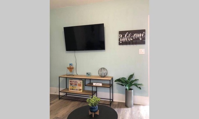 Baytown Apartment | Discover The Comfi Coral - Family-Friendly 2 Bed Apartment