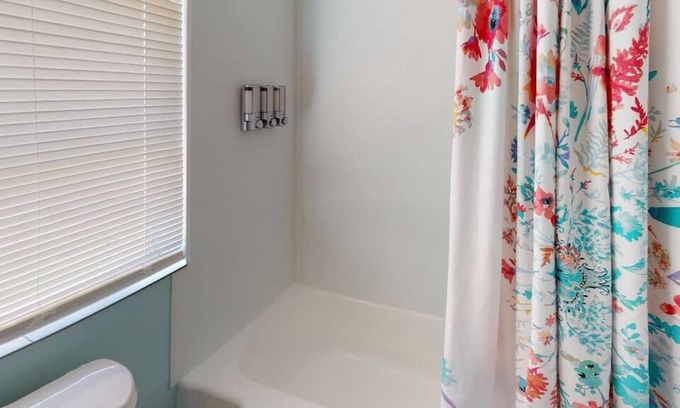 Baytown House | The Comfi Coral - Apartment Home Studio C
