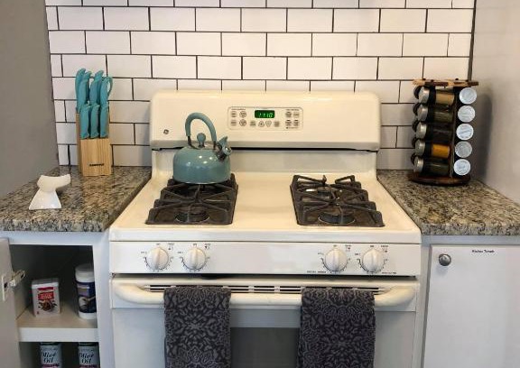 Baytown Apartment | Budget-Friendly Stay at The Comfi Coral with Pool Access