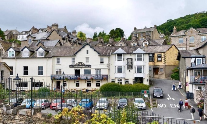 Grange-over-Sands Hotel | Discover The Commodore Inn: Family-Friendly Retreat
