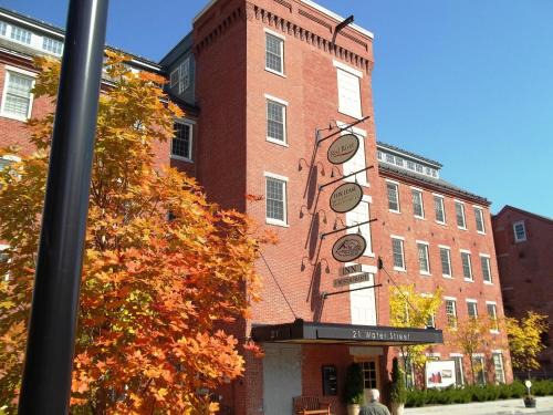 Claremont Hotel | Relax at The Common Man Inn & Restaurant - 4-Star Retreat