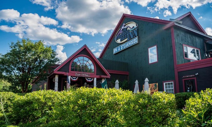 Plymouth Hotel | Relaxing Retreat at The Common Man Inn, Spa & Lodge