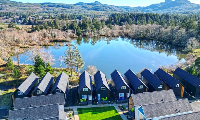 Seaside Villa | Experience The Commons Courtyard - Guest Rated 9.8/10