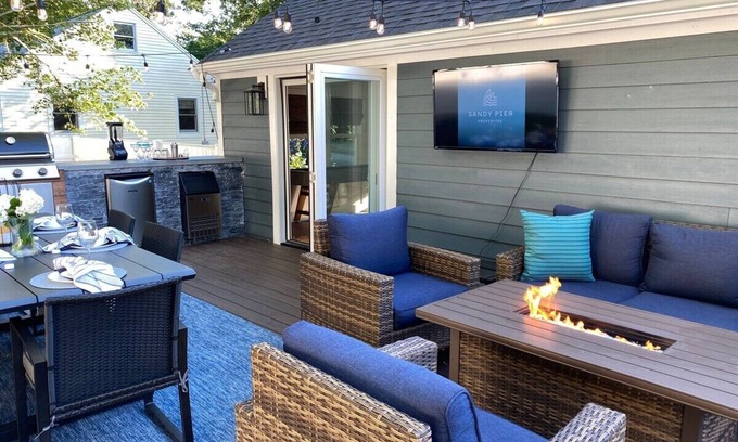 Dennis House | Pet-Friendly Escape at The Compass House - Rated 9.8/10!