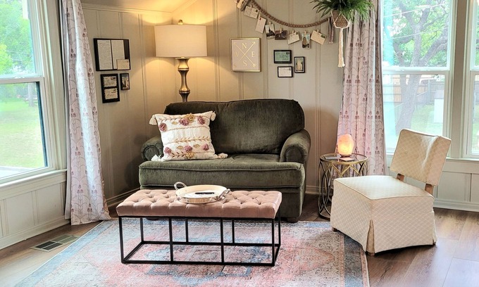 Stephenville Apartment | Top-Rated Compass Loft Studio with EV Charger & Breakfast