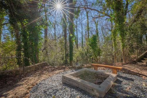 Athens House | Discover Pet-Friendly Comfort at The Complex on Bobbin Mills