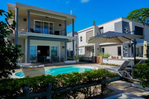 Tombeau Bay Villa | Discover The Compound - Villa 3 with Oceanfront Pool