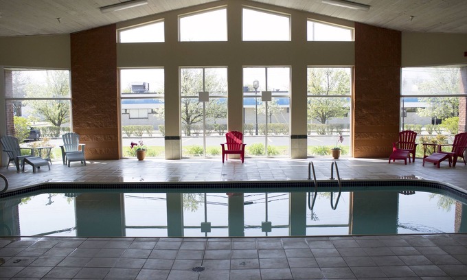Owosso Hotel | Discover Comfort at The Comstock Inn and Conference Center