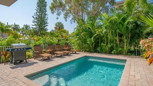 Siesta Key House | Discover The Conch: Family-Friendly Stay with Pool Access