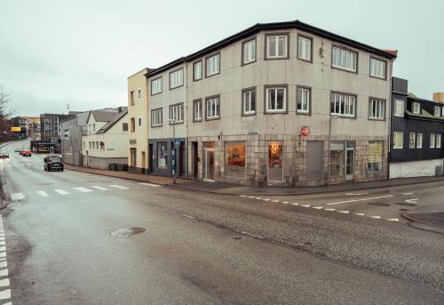 Torshavn Apartment | Cozy Cookie Store Guesthouse with Kitchen Amenities