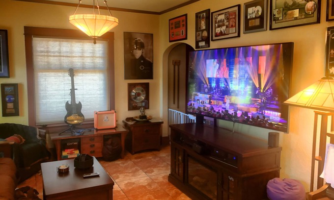 Berkeley House | Discover Denver Music House: Top-Rated Stay with Pool