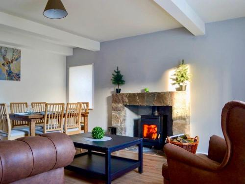 Strathcarron House | Experience The Coolins Cottage with Cozy Wood Burner