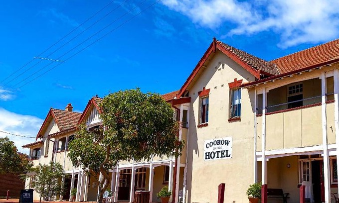 Coorow Hotel | Cozy Stay at The Coorow Hotel with Breakfast Included