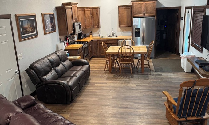 Bon Homme County House | Pet-Friendly Copper Lodge: Rated 10/10 in Springfield