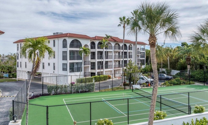 Boca Grande Condo | CoralKing Condo #203: Family-Friendly Retreat with Pool