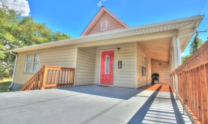 Mammoth Spring House | Cozy Corner Cottage with Patio, Fire Pit & Grill Awaits