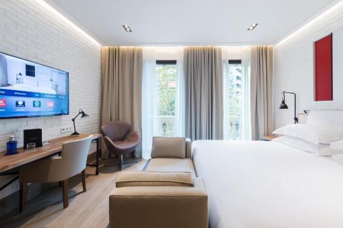 L'Antiga Esquerra de l'Eixample Hotel | Discover Oceanfront Bliss at The Corner Hotel, 4-Star Retreat