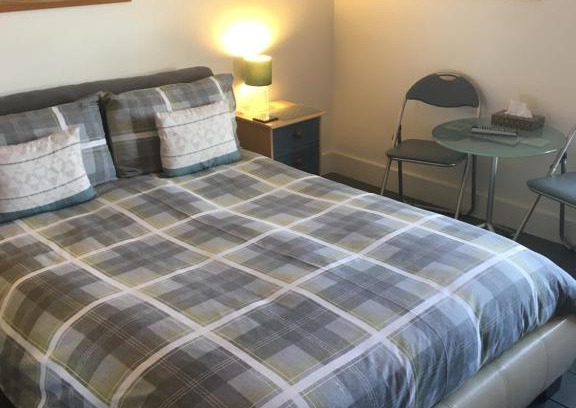 Halesworth Bed & Breakfast | Eco-Friendly Retreat at The Corner House with Hot Tub