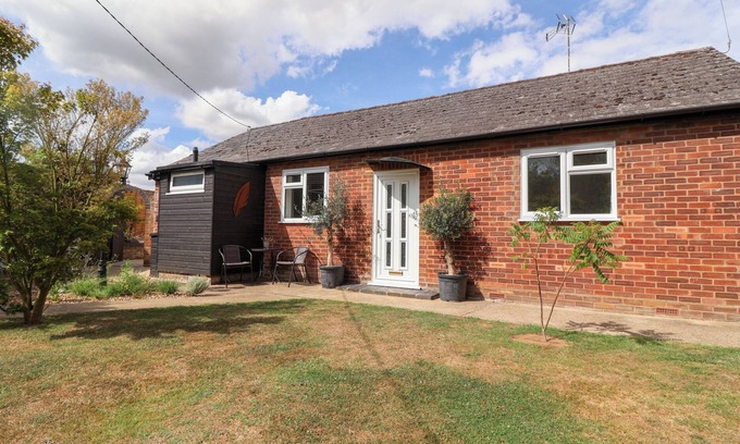 Ufford Cottage | THE CORNER HOUSE, pet friendly, with a garden in Woodbridge