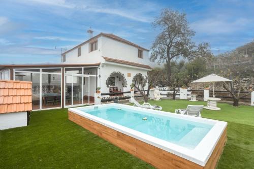 Valsequillo de Gran Canaria Villa | Discover The Corner of Dreams: Pool & Rural Retreat Awaits