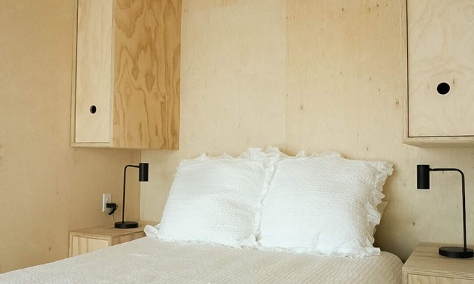 Holmesville Cabin | Cozy Corny Cabin: Family-Friendly with Breakfast & Kitchen