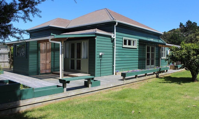 Coromandel House | Inviting Coromandel Retreat with Breakfast and Kitchen Access