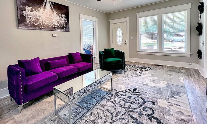 Conway House | The Cosmo on College