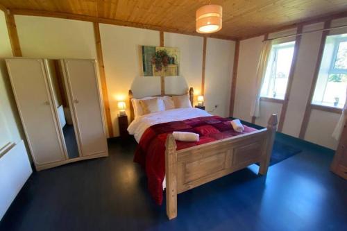 Connacht Apartment | Experience Comfort at The Cosy Cabin - Rated 8.7/10