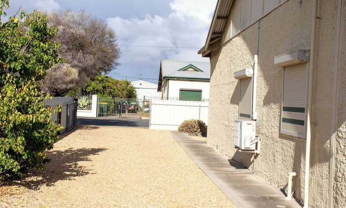 Seymour House | The Cosy Lap Summary: