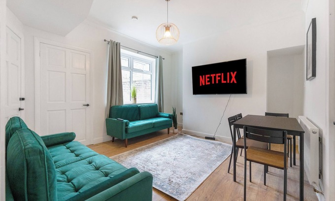 Stanley House | The Cosy Nest, 4 bed sleeps 7