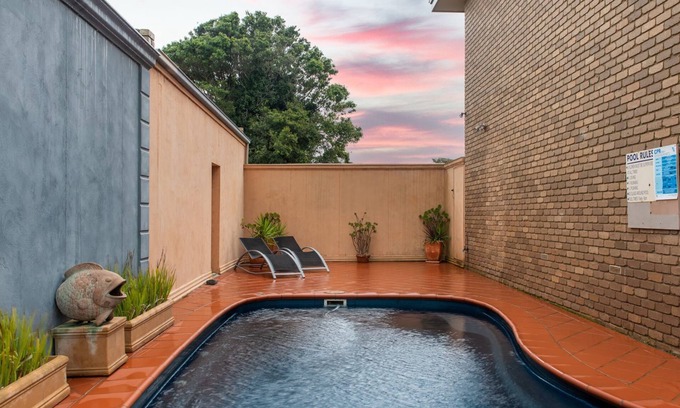 Portarlington House | Comfortable Stay at The Cosy Room in Arlingtons