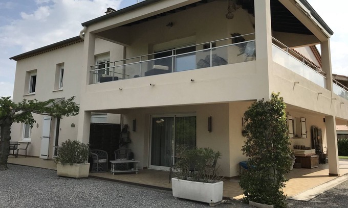 Saint-Christol-Les-Ales Apartment | The Cottage of the Oaks